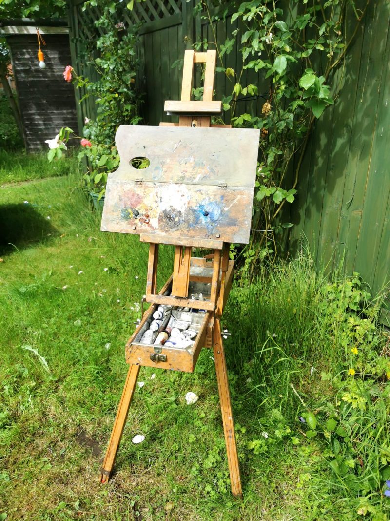 easel front