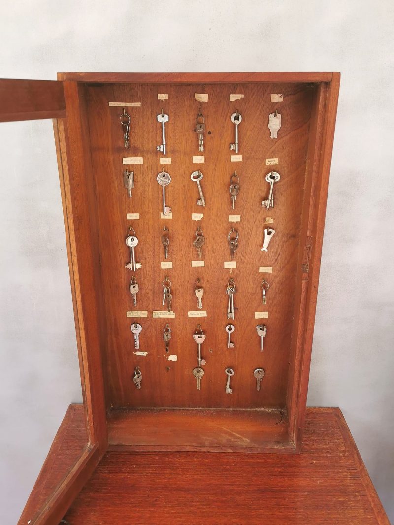 key cabinet open 1