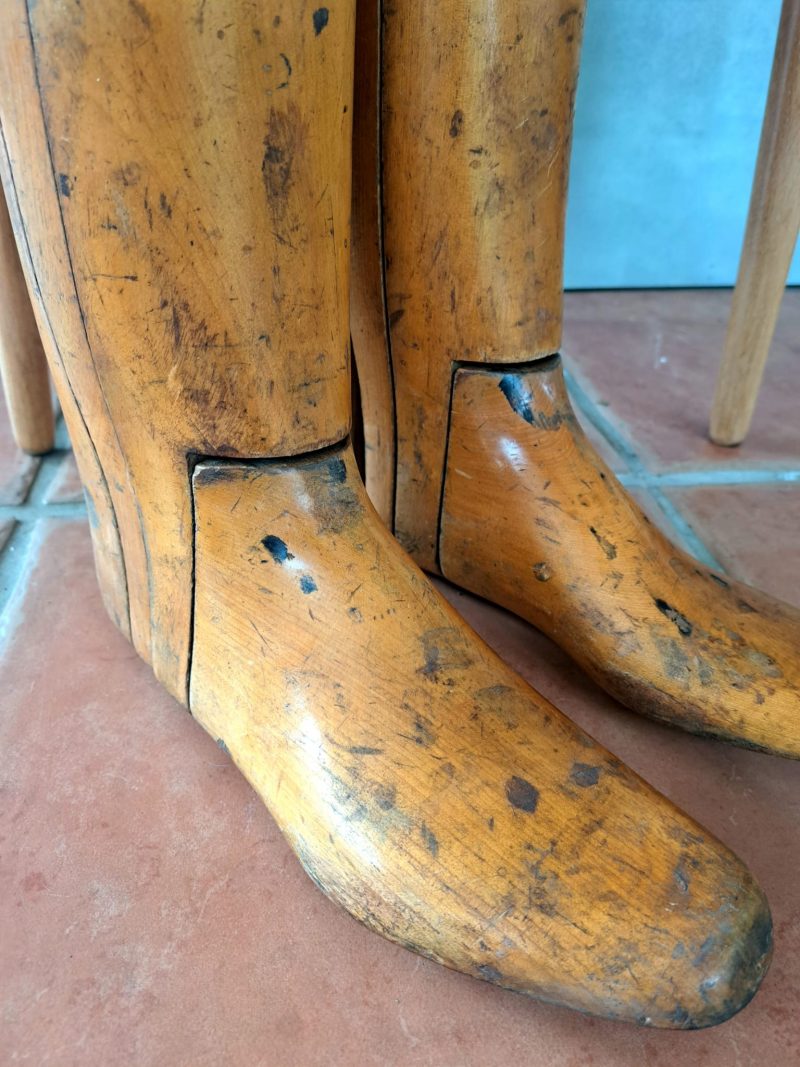 boot tree feet