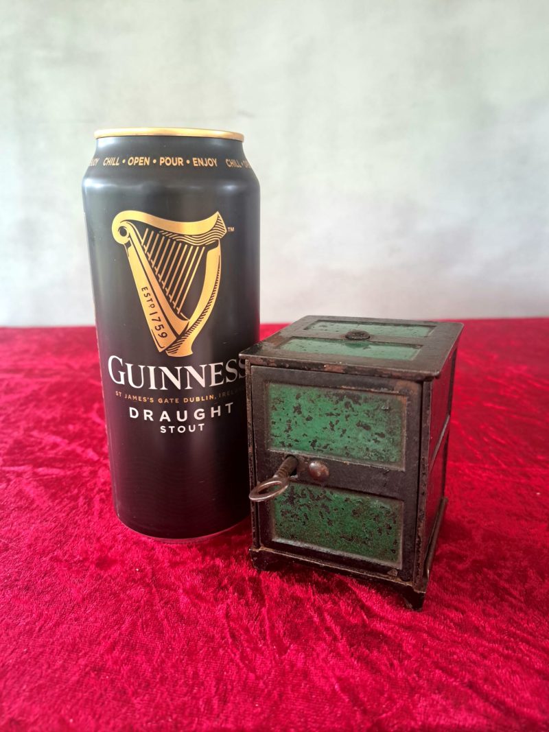 miniature cast iron safe money box (4)