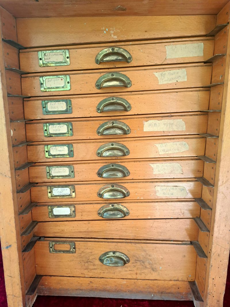 linotype priners slanted cabinet (14)