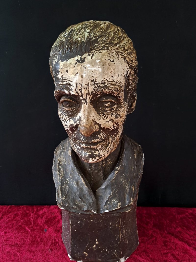 old lady plaster bust (10)