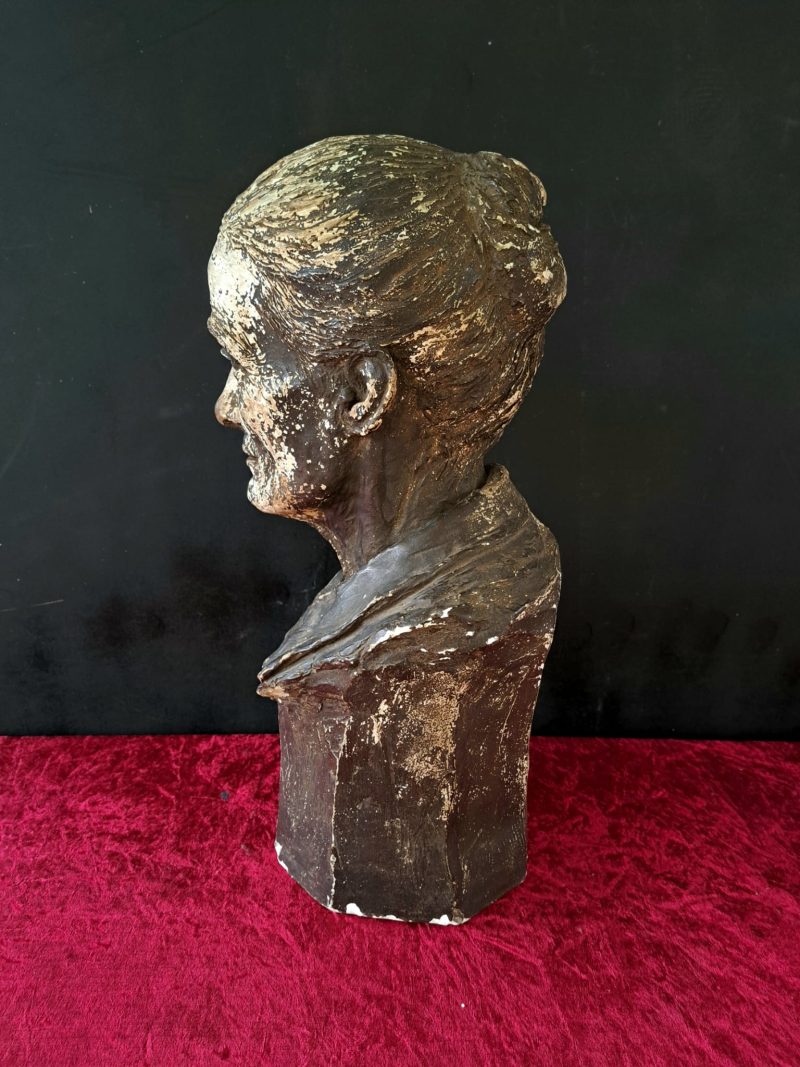old lady plaster bust (11)