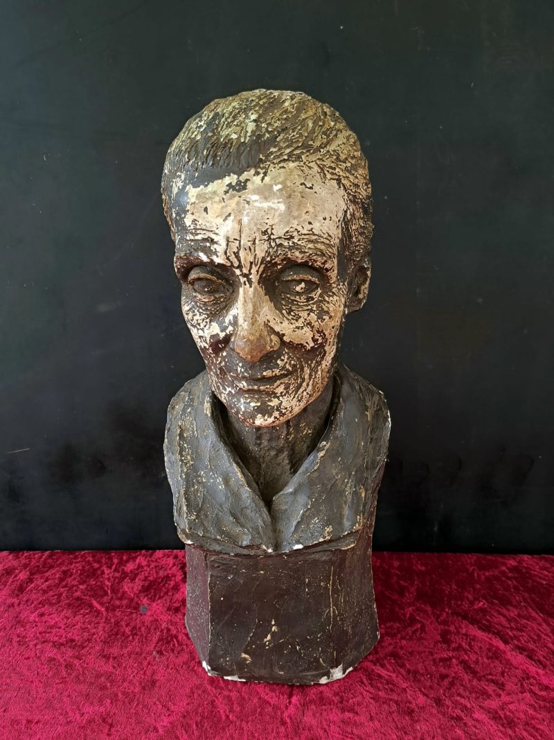 old lady plaster bust (6)
