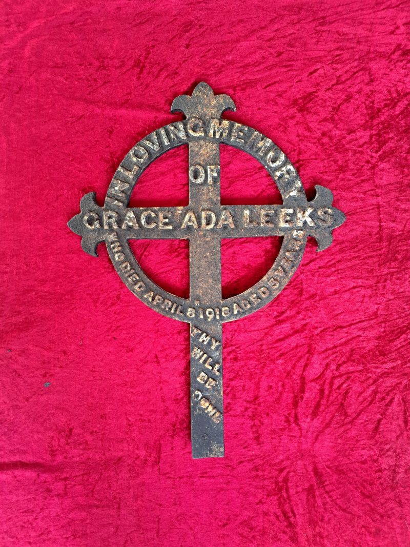 cast iron memorial cross 1918 (1)