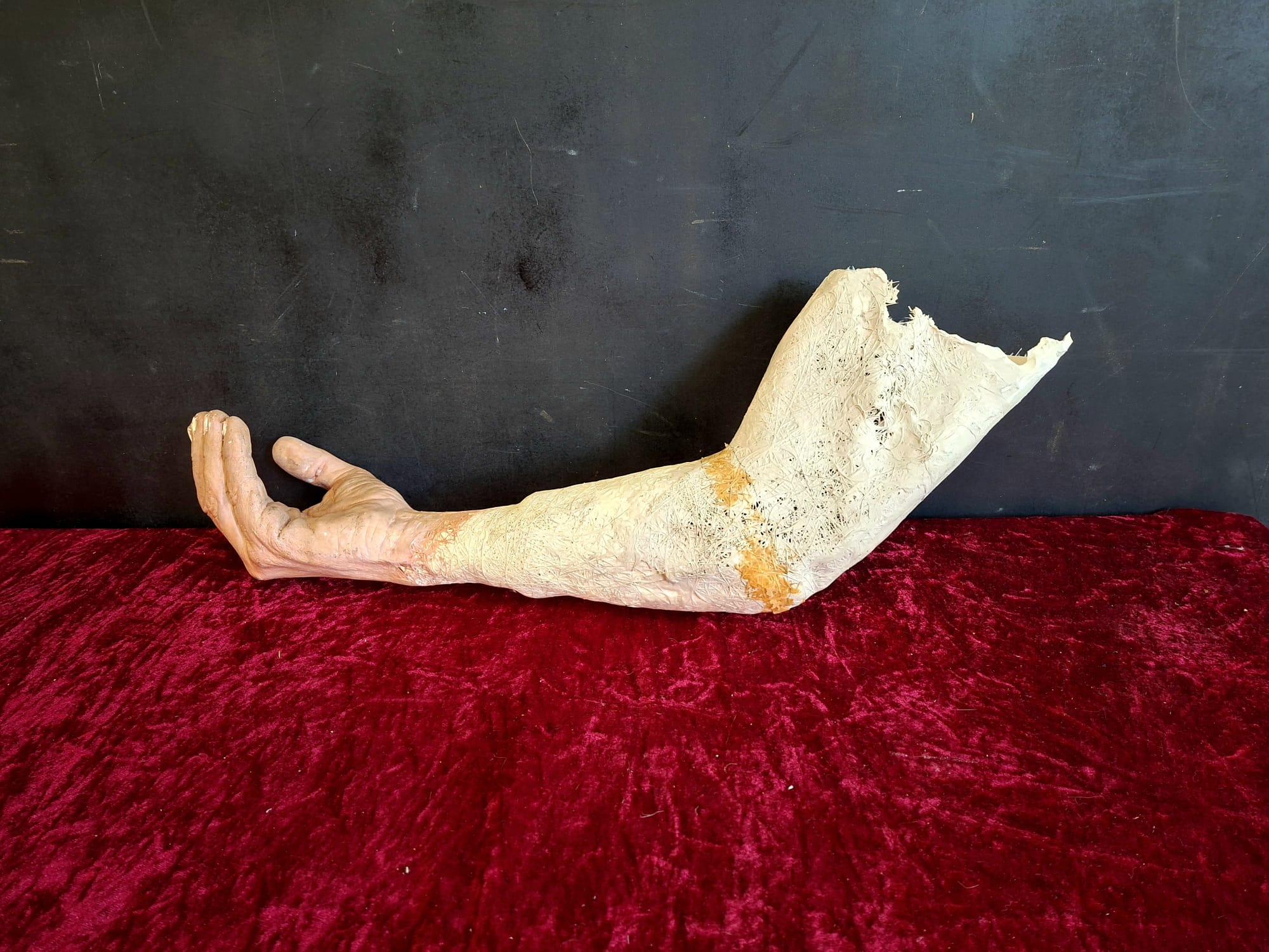 Lifesize realistic human prop arm (9)
